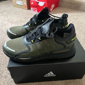 Adidas Men’s size 10 in half
